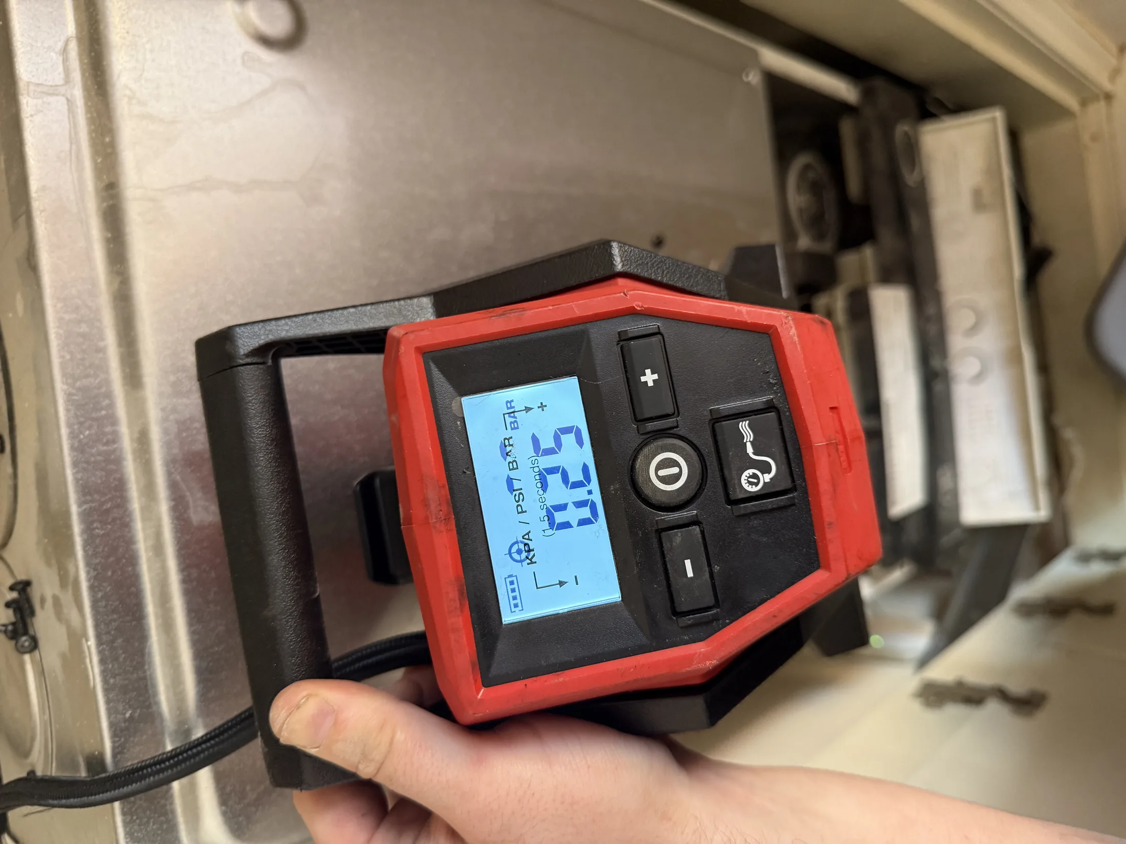 Boiler fault diagnosis with multimeter and pressure gauge